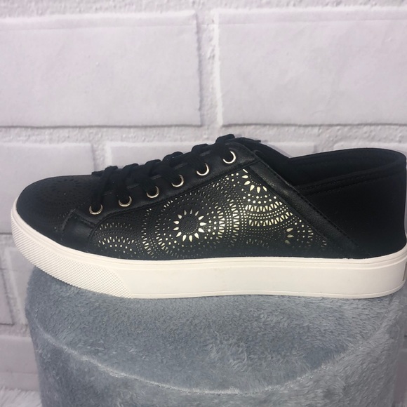 Aldo low top sneakers w/filigree laser cut design - Picture 5 of 8